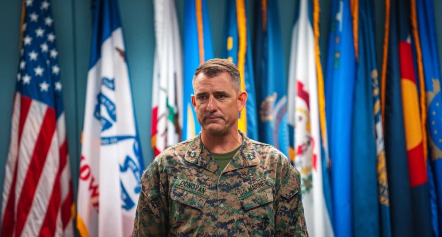 Generálporučík Frank Donovan